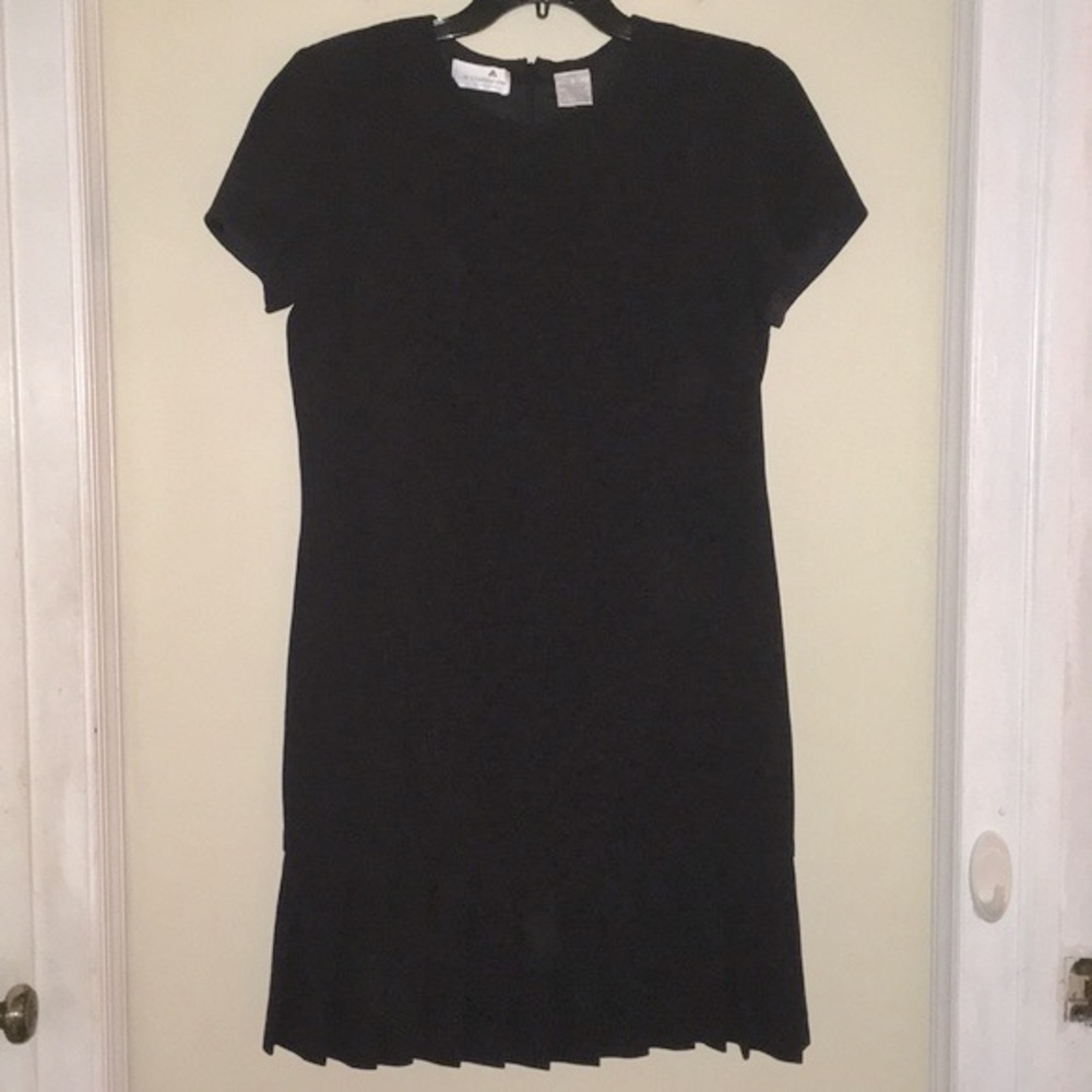 Liz Claiborne Petite Dress -Black Crewneck with Knife Pleat on bottom Size 10